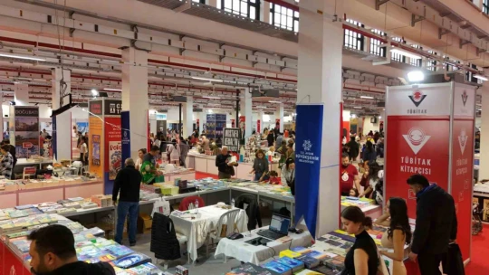 Aydın Kitap Fuarı binlerce ziyaretçinin katılımıyla devam ediyor