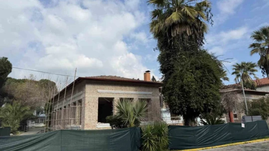 Aydın Lisesi'nin tarihi binasının restorasyon çalışmaları başladı