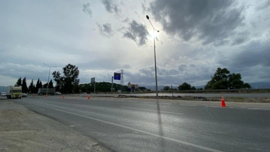 Aydın-Muğla karayolu üzerindeki Koçarlı kavşağı trafiğe kapatıldı