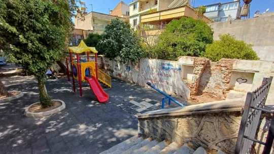 Aydın sokakları karalama duvarına döndü