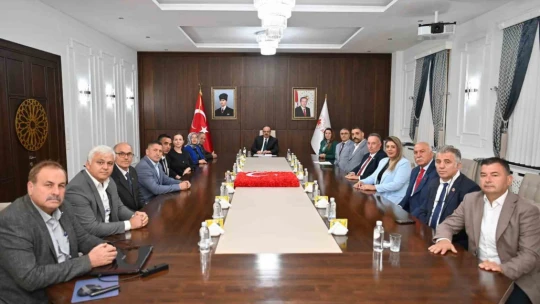 Aydın Valisi Canbolat muhtarları ağırladı