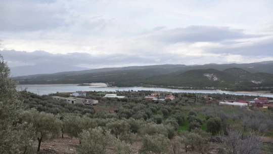 Aydın'da baraj manzaralı sağlık evi 30 yıldır çürüyor