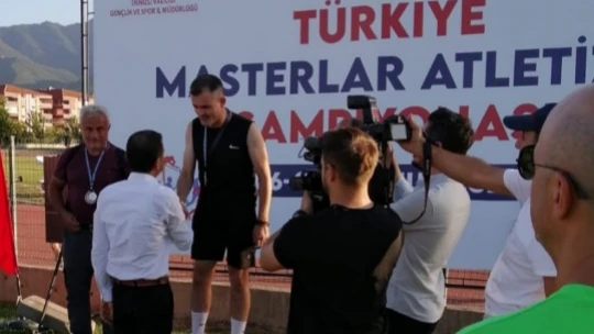 Aydınlı atlet madalyalara doymuyor