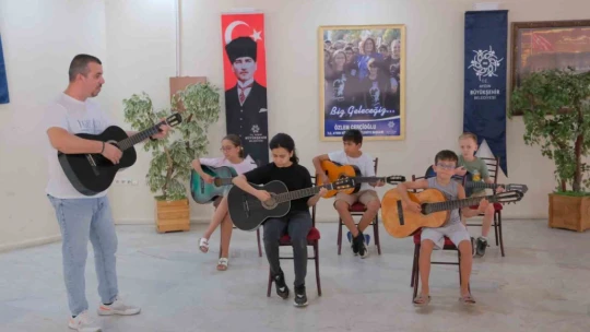 Aydınlı çocuklar yaz tatilini müzikle geçiriyor