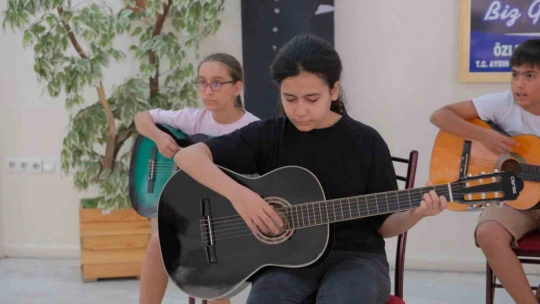 Aydınlı çocuklar yaz tatilini müzikle geçiriyor