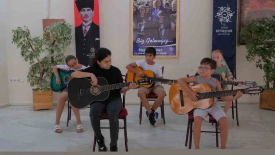 Aydınlı çocuklar yaz tatilini müzikle geçiriyor