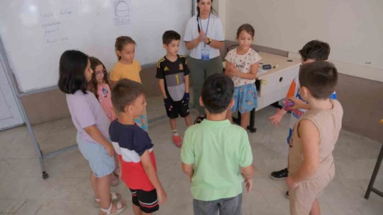 Aydınlı çocuklar yazı İngilizce öğrenerek geçiriyor