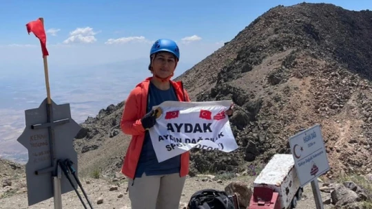 Aydınlı dağcı çift, İç Anadolu'nun en büyük ikinci dağına tırmandı