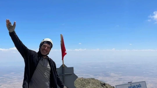 Aydınlı dağcı çift, İç Anadolu'nun en büyük ikinci dağına tırmandı