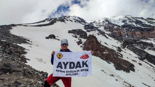 Aydınlı dağcı, Türkiye'nin çatısına tırmandı