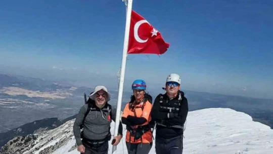 Aydınlı dağcılar, Ege'nin en yüksek zirvesine tırmandı