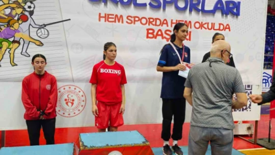 Aydınlı Ebrar Türkiye üçüncüsü oldu