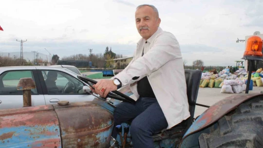 Aydınlı fabrikatör, parasızlıktan değil hatırasından dolayı 66 yıllık traktörü kullanıyor