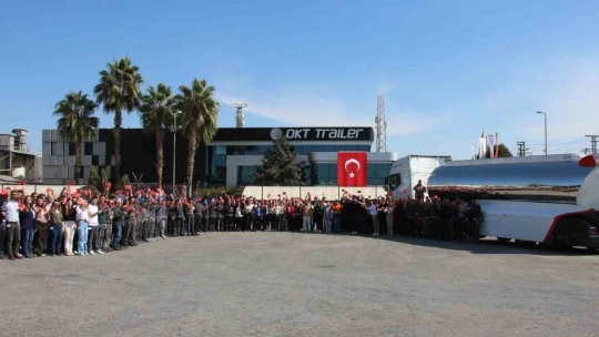 Aydınlı firmadan gövde gösterisi gibi Cumhuriyet kutlaması
