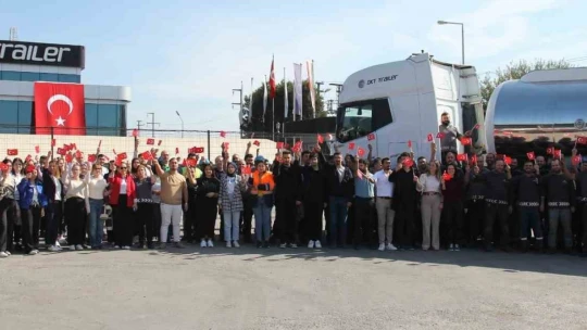 Aydınlı firmadan gövde gösterisi gibi Cumhuriyet kutlaması