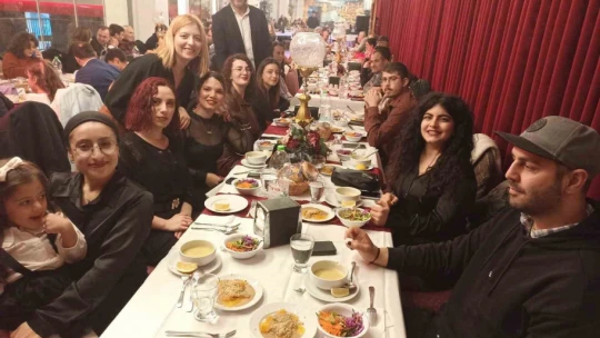 Aydınlı gazeteciler düzenlenen gecede stres attı