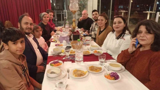 Aydınlı gazeteciler düzenlenen gecede stres attı