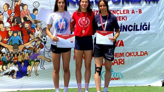 Aydınlı genç atletler Konya'da zirveye koştu