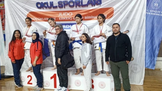 Aydınlı genç judocular grup birinciliği müsabakalarında derece ile döndü
