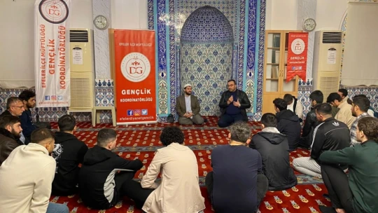 Aydınlı gençler vakit namazlarında buluşuyor