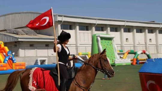 Aydınlı işadamı Yaralı'dan Köşk'e jest, çocuklar eğlendi veliler mutlu oldu