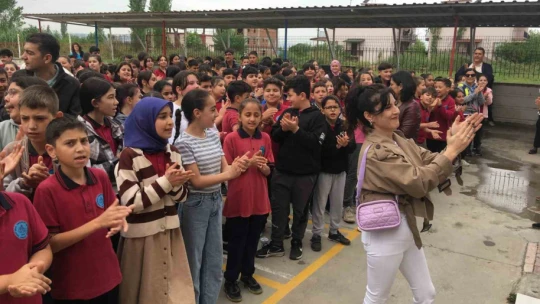 Aydınlı öğrenciler 'Yedi Bölge Yeni Name Projesiyle' 23 Nisan'ı kutlandı