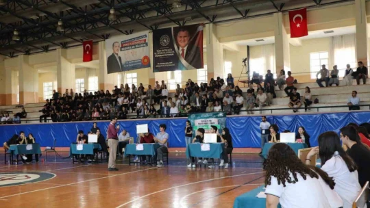 Aydınlı öğrenciler bilgilerini yarıştırdı