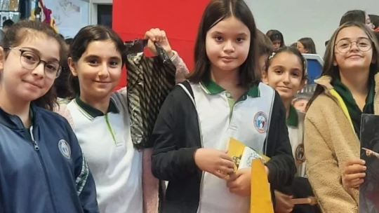 Aydınlı öğrenciler kitap fuarını gezdi