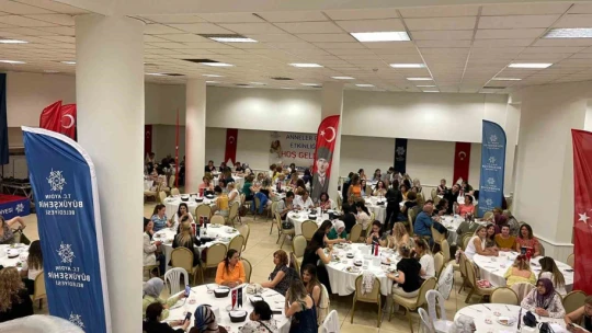 Aydınlılar Anneler Günü'nü Büyükşehir Belediyesi ile birlikte kutladı