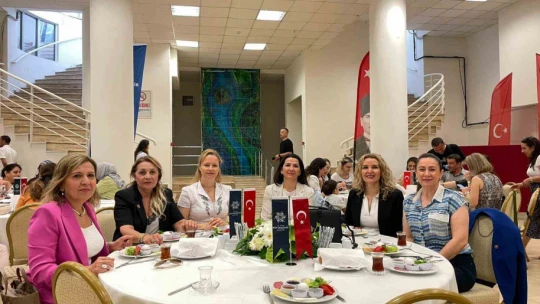 Aydınlılar Anneler Günü'nü Büyükşehir Belediyesi ile birlikte kutladı