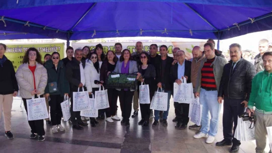 Aydınlılar ata tohumu fidelerini Başkan Çerçioğlu'nun elinden aldı