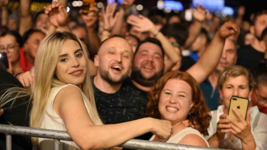 Aydınlılar Zafer Bayramı'nı ünlü santçıyla kutladı