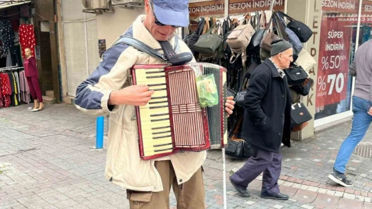 Aydınlılara müzik ziyafeti sunuyor