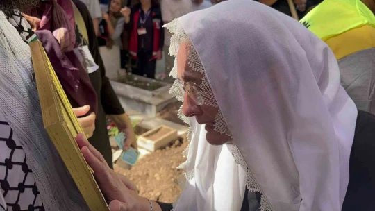 Ayşenur'a son kez dokundular göz yaşları sel oldu