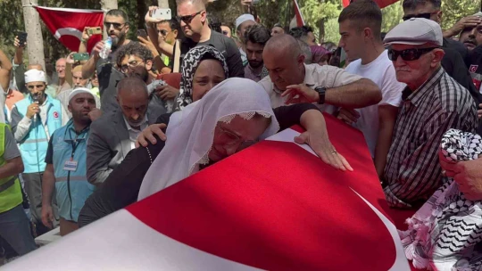 Ayşenur'a son kez dokundular göz yaşları sel oldu