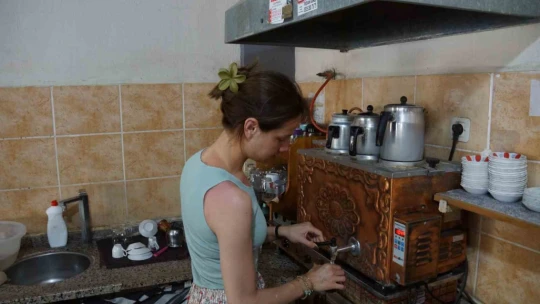 Azmiyle önyargıları yıkan genç kadın, köy kahvesini eski günlerine kavuşturdu