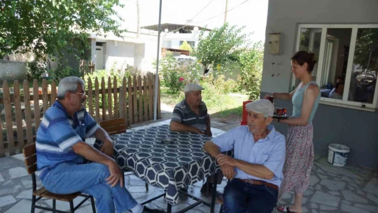 Azmiyle önyargıları yıkan genç kadın, köy kahvesini eski günlerine kavuşturdu