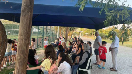 Babaları sahada çocuklar ise tribünde ter döktü
