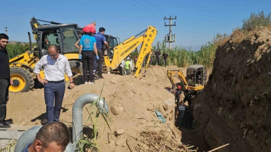 Babasına yardıma gelen oğul, göçük altında kaldı