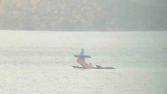 Bafa Gölü'ne sert iniş yapan uçaktaki ikisi pilot üç personel sağ olarak kurtarıldı