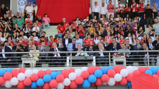 Bakan Bak: 'Türkiye bir spor devrimi yaşamaktadır'