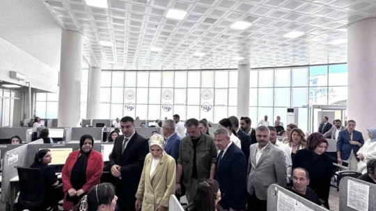 Bakan Göktaş, Köşk'te Çağrı Merkezi'nde incelemelerde bulundu