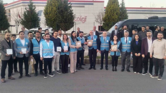 Bakan Işıkhan, sürücülere iftariyelik dağıttı