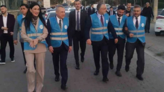 Bakan Işıkhan, sürücülere iftariyelik dağıttı