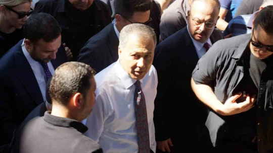 Bakan Yerlikaya'ya Aydın'da vatandaşlardan yoğun ilgi