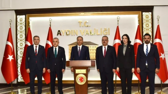 Bakan Yerlikaya'ya Aydın'da vatandaşlardan yoğun ilgi