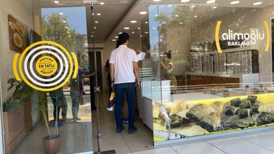 Baklavacıdaki fare görüntüsü mide bulandırdı