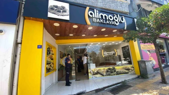 Baklavacıdaki fare görüntüsü mide bulandırdı