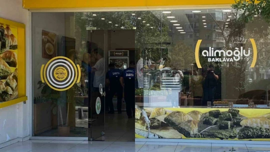 Baklavacıdaki fare görüntüsü mide bulandırdı