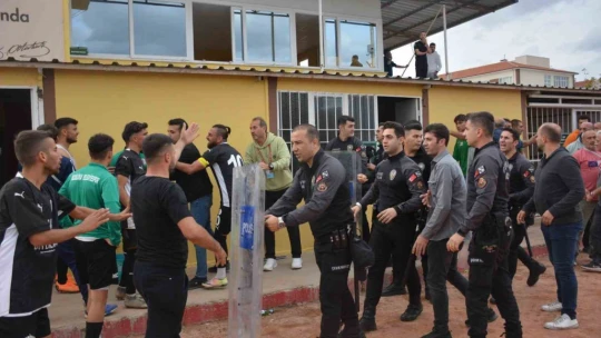 BAL Ligi'ndeki karşılaşma sonunda yumruk ve tekmeler havada uçuştu